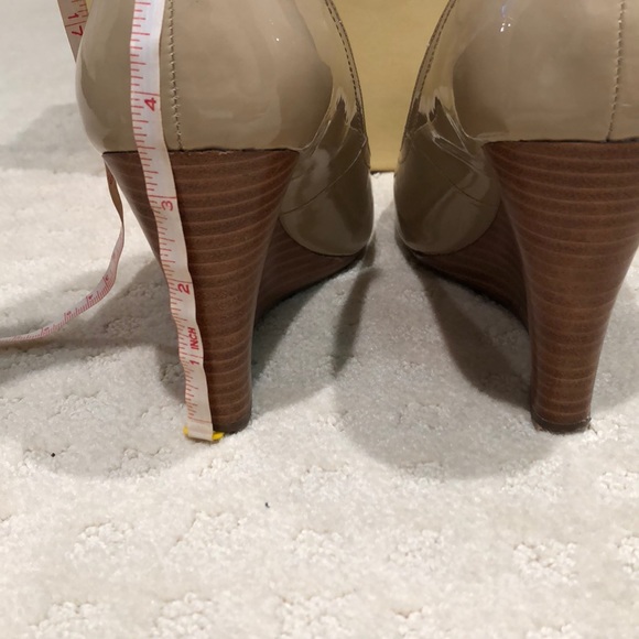 Max Studio cream patent wedge - Picture 5 of 8